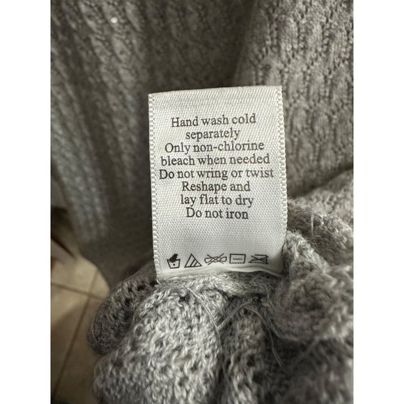 Coldwater Creek size XL gray sequined wool blend lightweight v neck sweater - Picture 7 of 8
